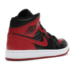 AIR JORDAN נעליים בצבע סגול/כתום דגם Jordan 1 Mid Banned
