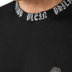 טי שירט שחורה GOTHIC NECK