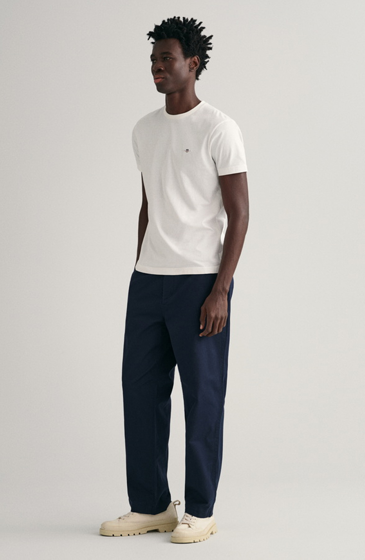 טי שירט לבנה Slim Fit Shield