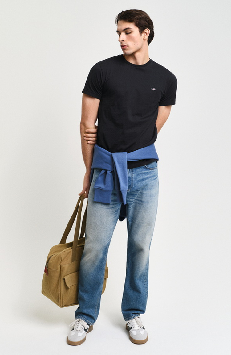 טי שירט שחורה Slim Fit Shield