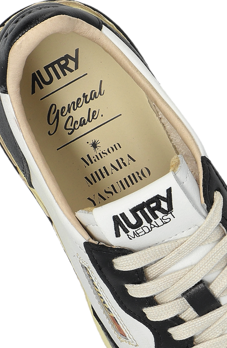 סניקרס עור שחור/לבן Autry x Maison Mihara