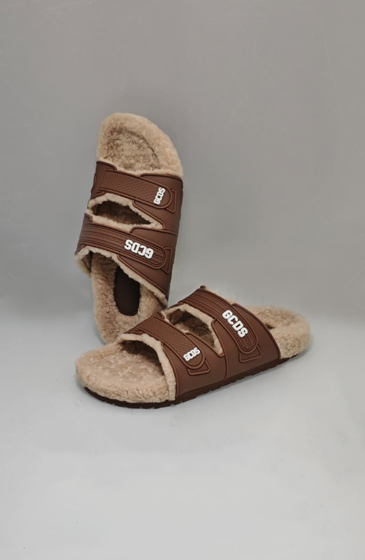 כפכפי פרווה חומים FURRY SLIDES
