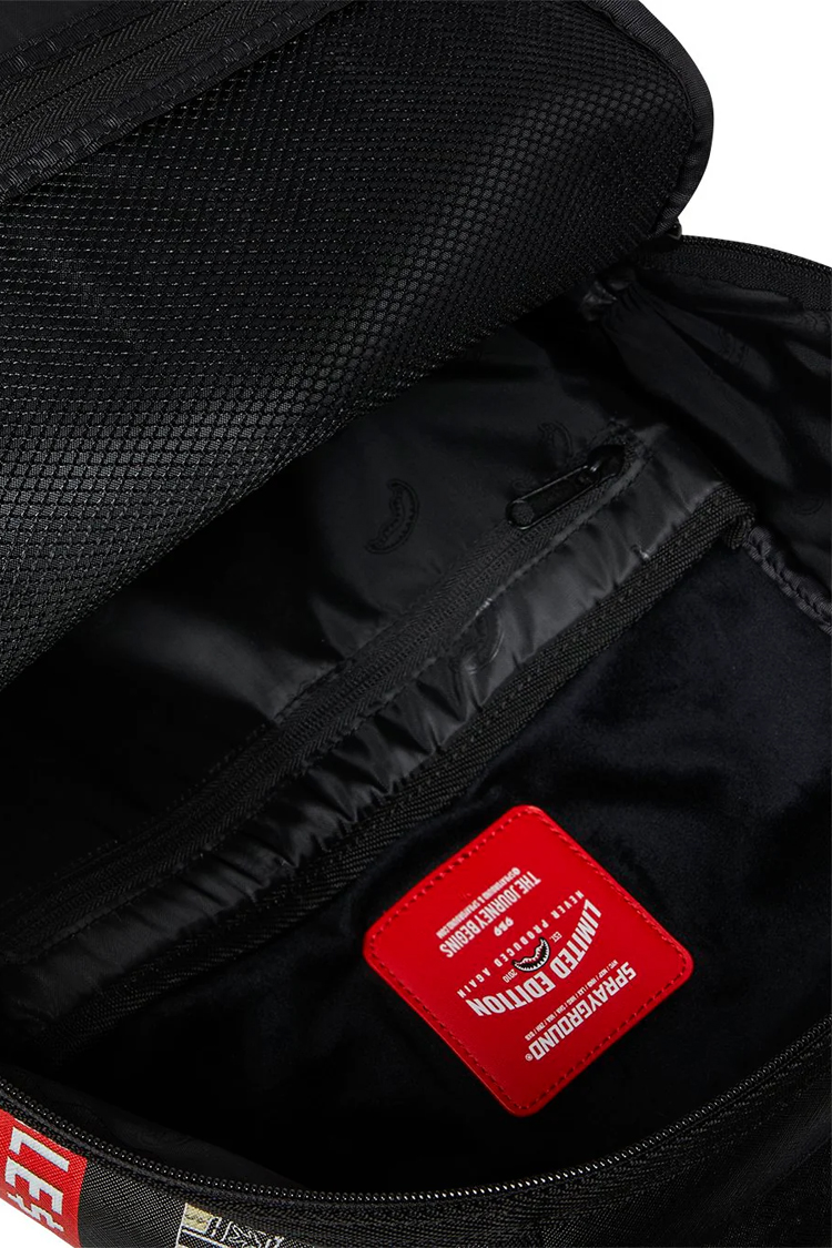 תיק גב שחור/צבעוני SHARKMOUTH EMBOSSED PATCHES DLXSV