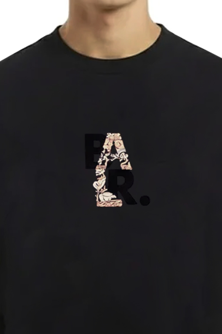 חולצת BALR שחורה גזרה נינוחה עם לוגו קטיפה ורקמה