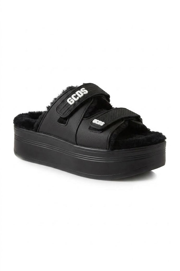 כפכפי פלטפורמה GCDS שחור דגם Furry Slides פרווה סוליה 5 ס"מ רצועות לוגו וכרית עקב