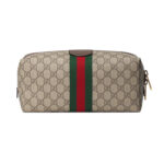 תיק רחצה גוצ’י Gucci דגם GG Supreme עם רצועת מותג ועיטורי עור