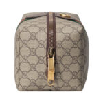 תיק רחצה גוצ’י Gucci דגם GG Supreme עם רצועת מותג ועיטורי עור