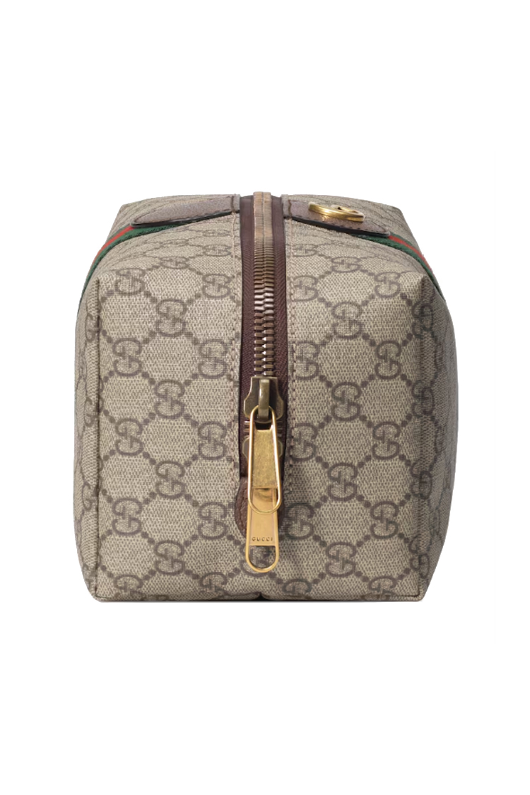 תיק רחצה גוצ’י Gucci דגם GG Supreme עם רצועת מותג ועיטורי עור
