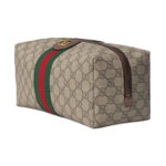 תיק רחצה גוצ’י Gucci דגם GG Supreme עם רצועת מותג ועיטורי עור