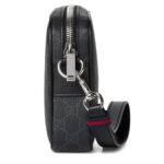 תיק נשיאה גוצ’י Gucci דגם GG Supreme עם רצועת יד ועיטורי עור