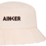 כובע באקט AINKER אוף וויט דהוי עם קצוות פרומים ולוגו רקום בחזית