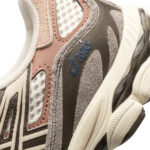 נעלי סניקרס אסיקס ASICS אפור בז’ דגם GEL-NYC עם טכנולוגיית ג’ל ועיצוב בד רשת