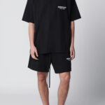 טי שירט אסנשיאלס ESSENTIALS שחורה גזרה רחבה לוגו Fear of God כותנה איכותית