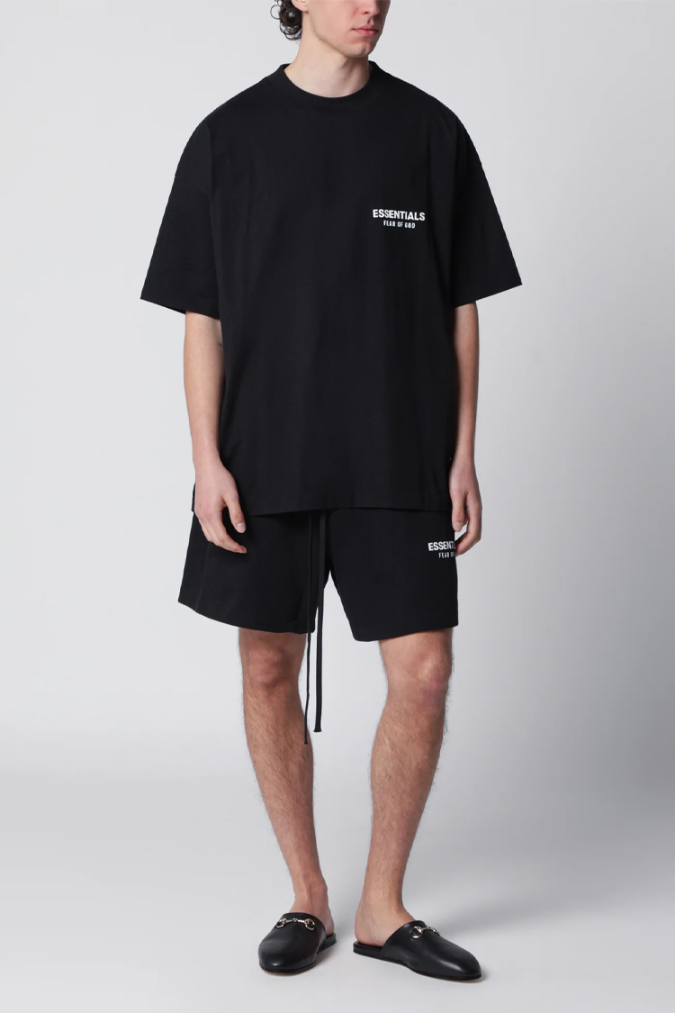 טי שירט אסנשיאלס ESSENTIALS שחורה גזרה רחבה לוגו Fear of God כותנה איכותית