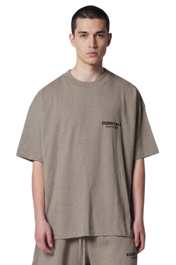 טי שירט אסנשיאלס ESSENTIALS אפורה גזרה רחבה לוגו Fear of God כותנה איכותית