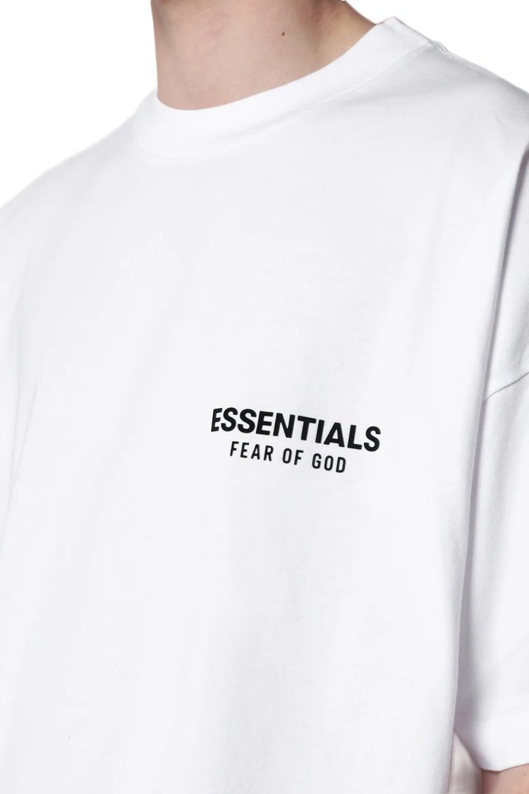 טי שירט אסנשיאלס ESSENTIALS לבנה גזרה רחבה לוגו Fear of God כותנה איכותית