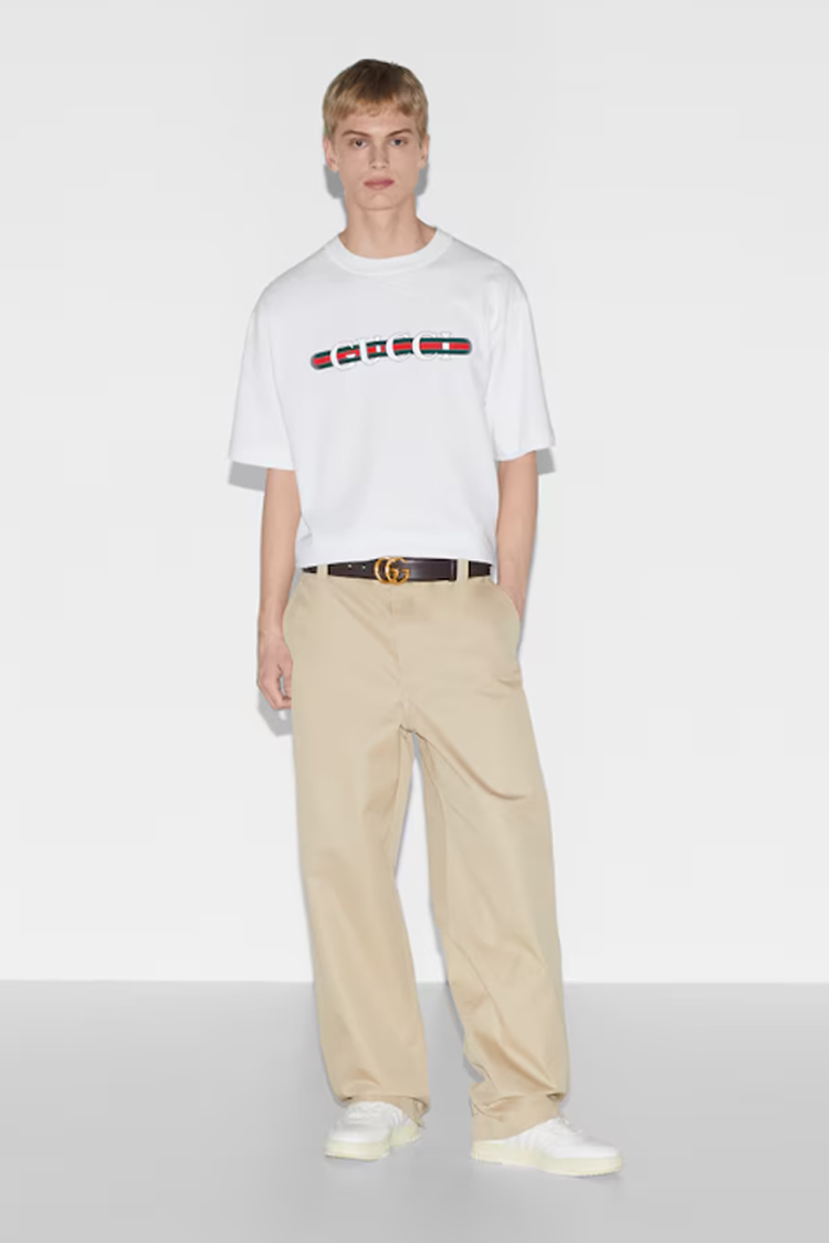 טי שירט גוצ’י GUCCI לבנה אוברסייז עם הדפס לוגו גדול כותנה איכותית