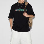 טי שירט גוצ’י GUCCI שחורה אוברסייז עם הדפס לוגו גדול כותנה איכותית