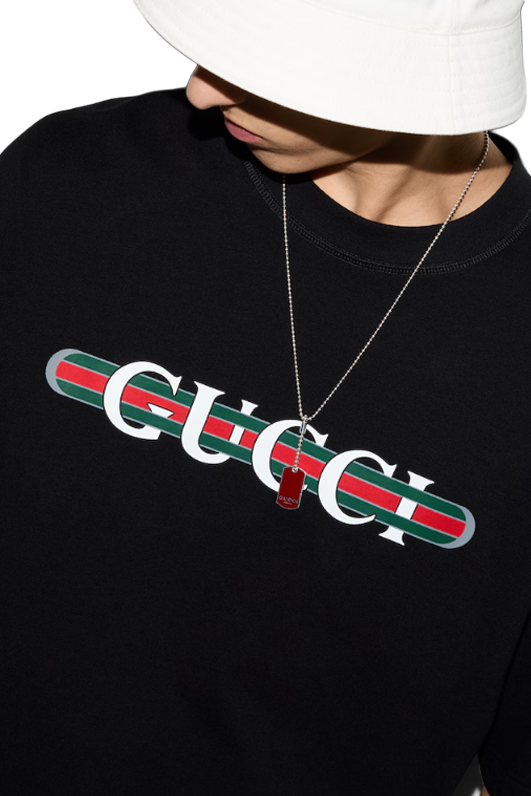 טי שירט גוצ'י GUCCI שחורה אוברסייז עם הדפס לוגו גדול כותנה איכותית