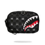 תיק רחצה ספרייגראונד Sprayground שחור אפור משובץ עם גרפיקה צבעונית וגימור דמוי עור