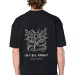 טי שירט אינקר AINKER שחורה רקמת CAFE DES AINKER גב וחזה כותנה איכותית