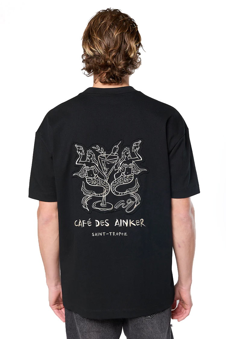 טי שירט אינקר AINKER שחורה רקמת CAFE DES AINKER גב וחזה כותנה איכותית