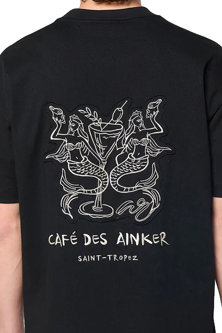 טי שירט אינקר AINKER שחורה רקמת CAFE DES AINKER גב וחזה כותנה איכותית