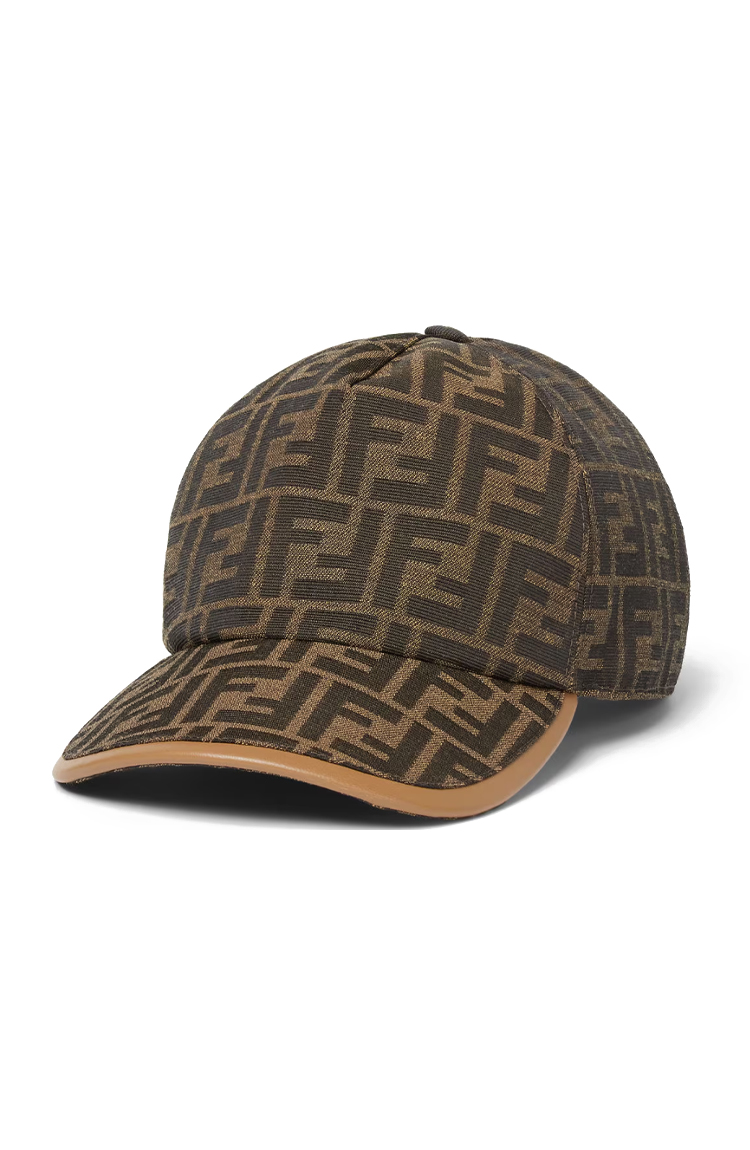 ובע פנדי חום FENDI עם רקמת לוגו ורצועה מתכווננת עיצוב יוקרתי