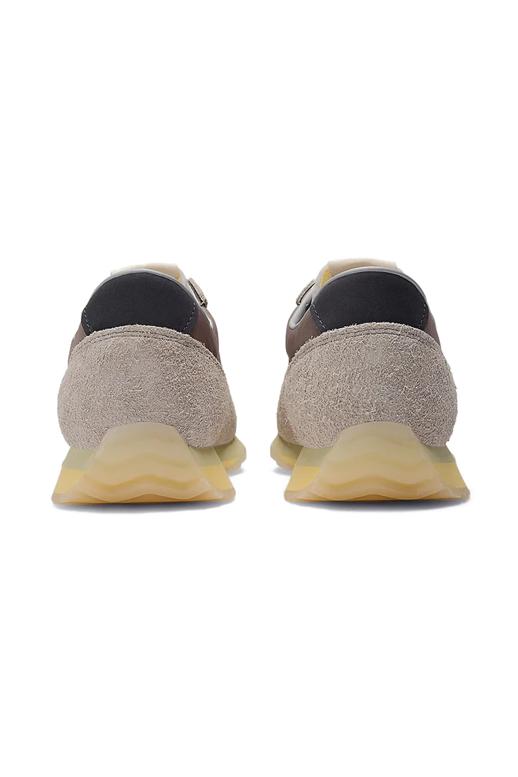 ניקרס ניו באלאנס New Balance 471 אפור חום זמש וטקסטיל עיצוב רטרו
