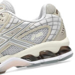 נעלי אסיקס ASICS GEL-NIMBUS 10.1 אפור קרם גברים סניקרס עיצוב אסימטרי