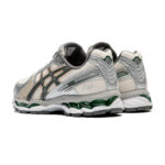 נעלי אסיקס ASICS GEL-KAYANO 12.1 אפור/קרם גברים סניקרס עיצוב מטאלי