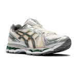 נעלי אסיקס ASICS GEL-KAYANO 12.1 אפור/קרם גברים סניקרס עיצוב מטאלי