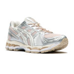 נעלי אסיקס ASICS GEL-KAYANO 12.1 בז’/קרם גברים סניקרס עיצוב מטאלי