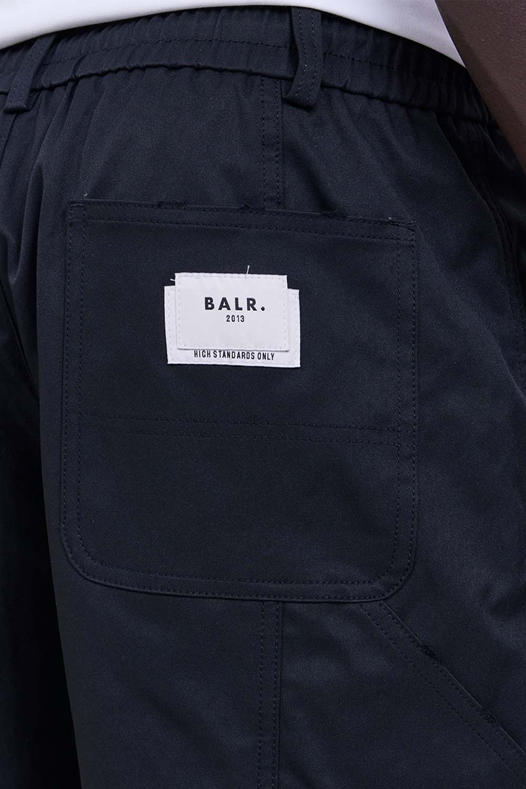 מכנסי ברמודה באלר BALR שחור גימור חצי מבריק גזרה נינוחה