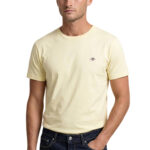 חולצת טי שירט גאנט GANT גברים צהוב Slim Fit כותנה לוגו מגן רקום חזה קזואל
