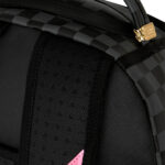 תיק גב ספרייגראונד SPRAYGROUND שחור ורוד Pink Panther On The Run תבליט כריש הפנתר הוורוד למחשב