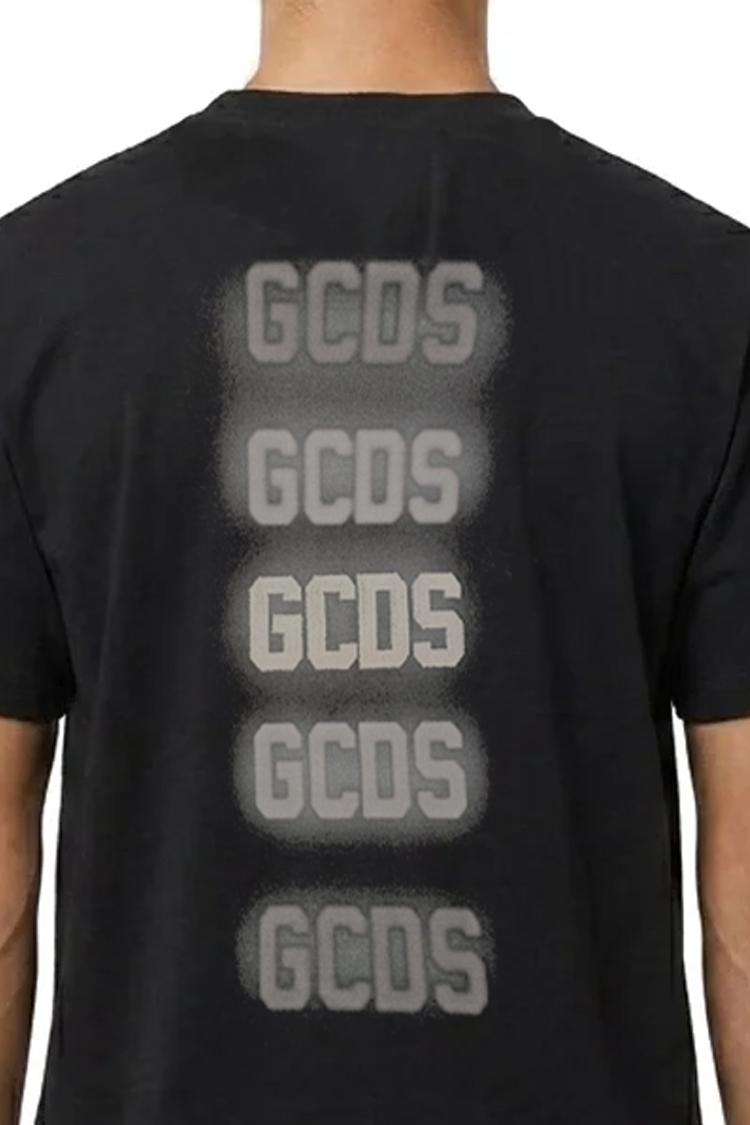 חולצה GCDS ג’י סי די אס שחורה גברים טי שירט גזרה נינוחה רקמה חזה הדפס לוגו גב דהוי חצי מבריק