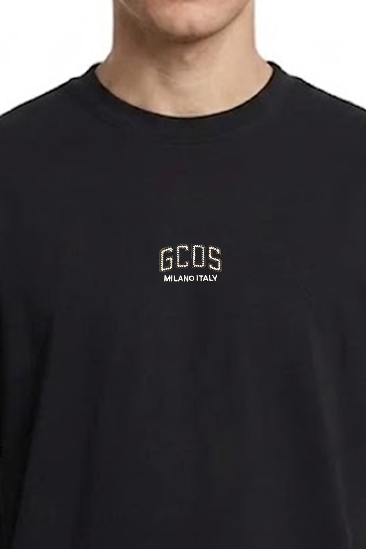 חולצת טי שירט ג’י סי די אס GCDS גברים שחור חצי מבריק גזרה נינוחה כותנה גמישה רקמת לוגו פאץ
