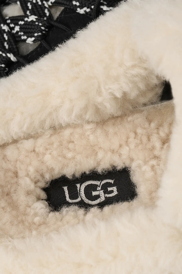 פכפי מיולז זמש UGG נשים שחור דגם Lowmel Mule בטנת צמר שרוכים קונטרסט
