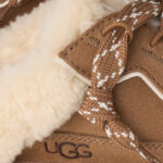 פכפי מיולז זמש UGG נשים חום דגם Lowmel Mule בטנת צמר שרוכים קונטרסט