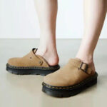 כפכפי פלטפורמה זמש דוקטור מרטינס DR. MARTENS בז’ דגם Zebzag Suede רצועות אבזם סוליה כרית אוויר