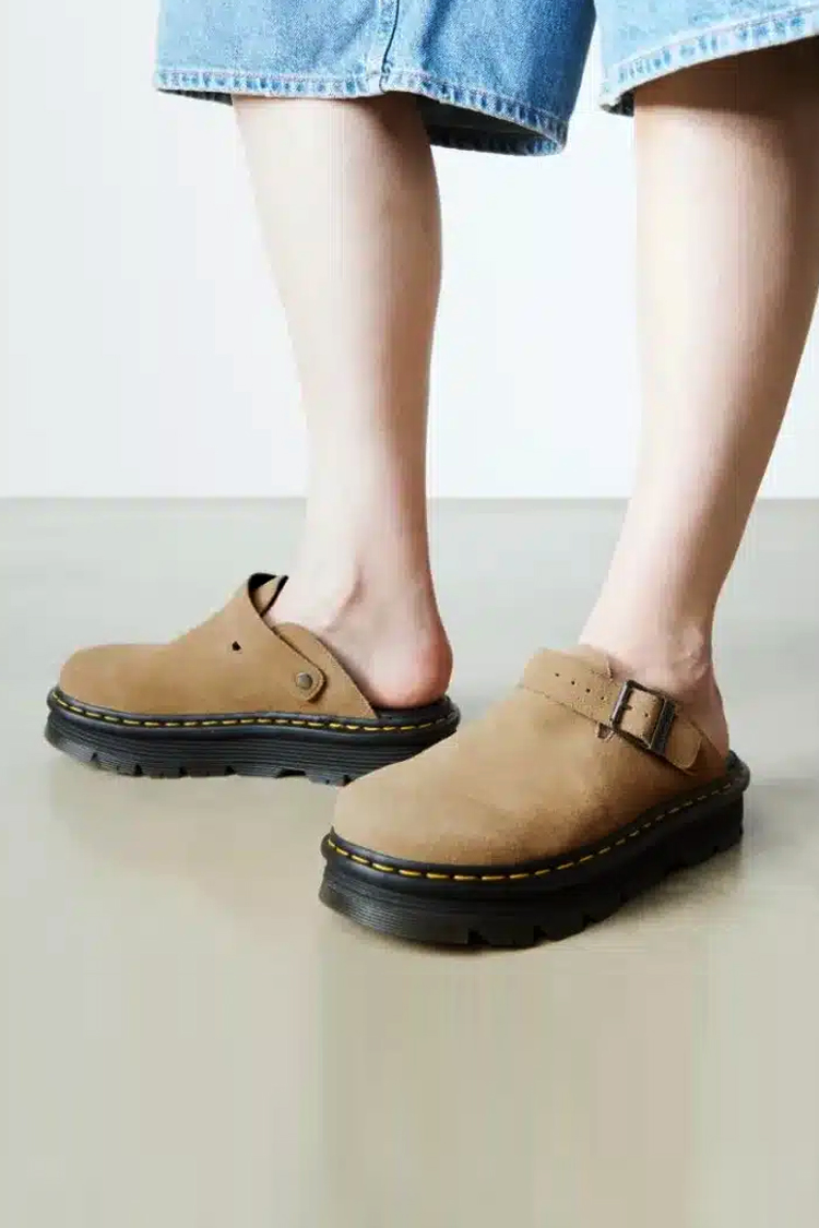 כפכפי פלטפורמה זמש דוקטור מרטינס DR. MARTENS בז’ דגם Zebzag Suede רצועות אבזם סוליה כרית אוויר