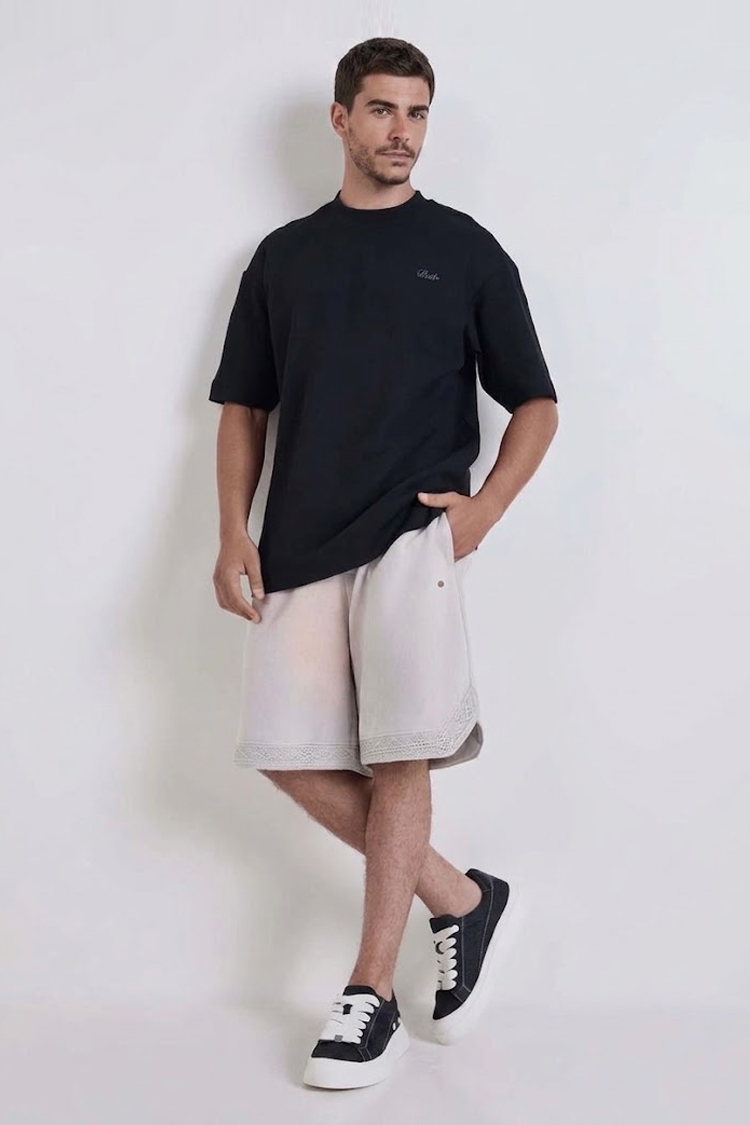 טי שירט באוור BALR שחור כותנה דגם Amsterdam Loose Fit גזרה משוחררת רקמת לוגו חזה וגב
