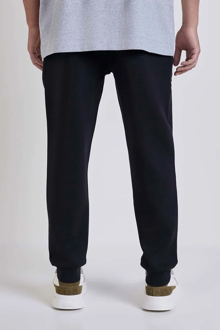 מכנס ג’וגר באוור BALR שחור כותנה דגם Relaxed Jogger גזרה משוחררת לוגו רקום