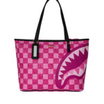 תיק נשיאה ספרייגראונד SPRAYGROUND ורוד פוליויניל דגם New AI Pattern גיאומטרי כריש