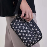 תיק קלאץ באוור BALR שחור פוליאסטר דגם Mini Jacquard Clutch זאקארד לוגו רצועה נשלפת