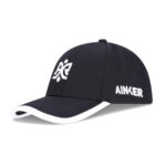כובע בייסבול אינקר AINKER שחור לבן 100% כותנה דגם 1189 רצועה מתכווננת לוגו מותג קדמי ובצד
