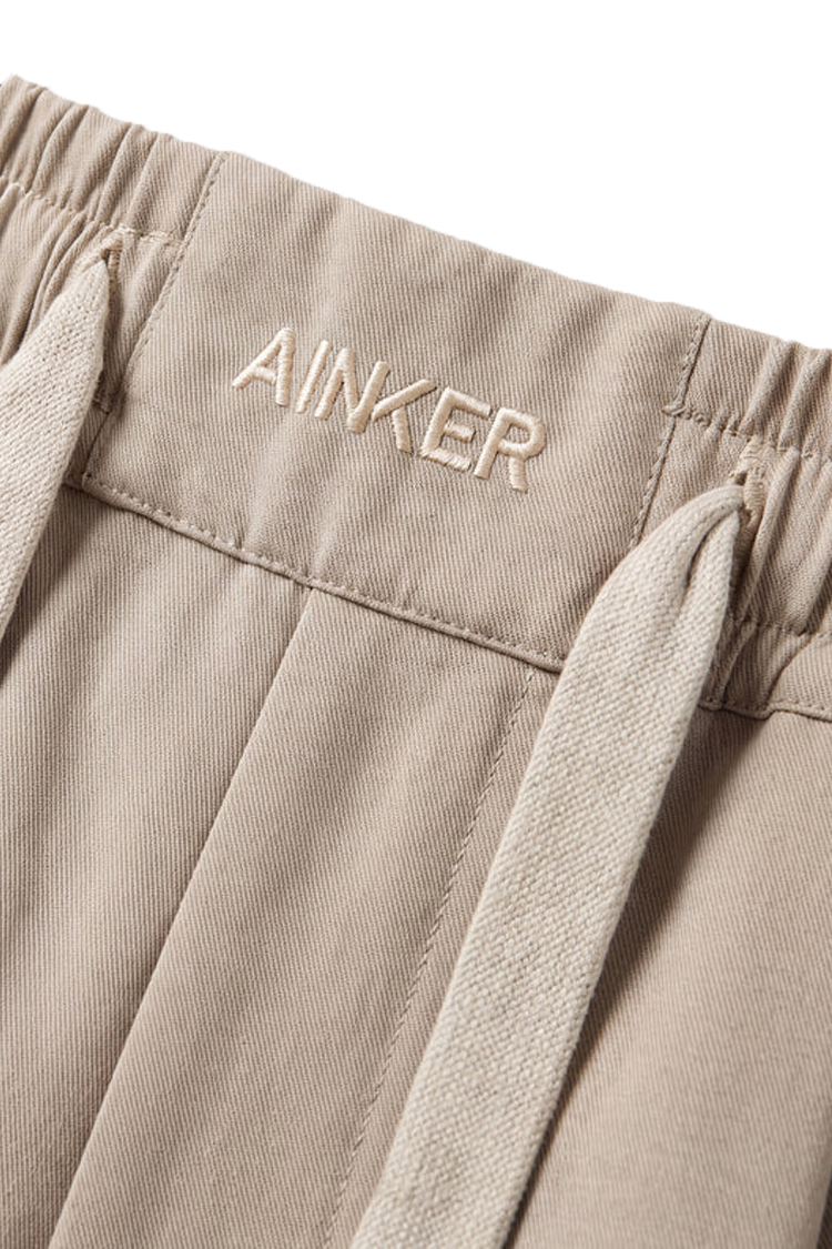 מכנס ג'וגר איינקר AINKER אוף וויט כותנה דגם 1041 רצועת מותן ממותגת רקמת דבורה בשרוול