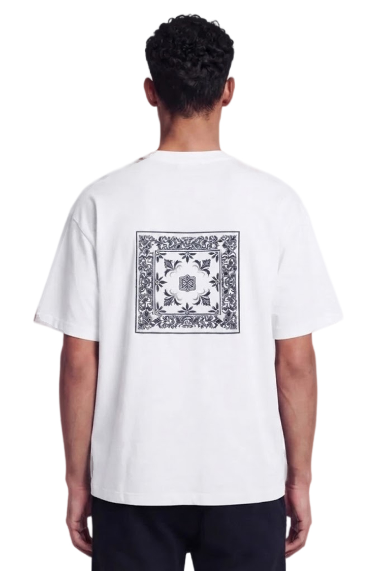 טי שירט אינקר AINKER לבנה כותנה מרסריז נינוח דגם Mercerized 1116 רקמה גיאומטרית בגב לוגו חזה