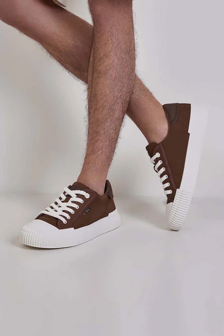 סניקרס באוור BALR חום טקסטיל זמש גזרת מיד דגם Fuzzy Lace עיצוב נקי סוליית גומי עבה